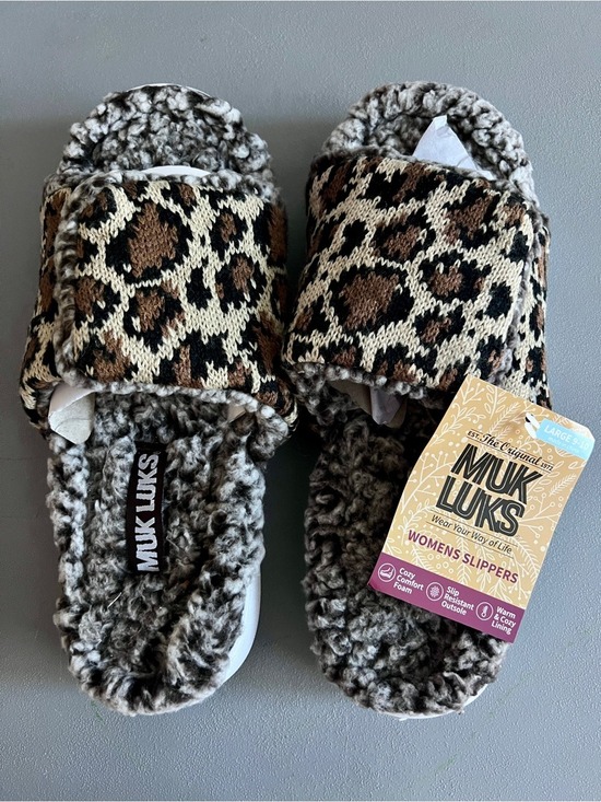 Muk Luks Shoes - NWT MUK LUKS Faux Fur Leopard Print Open Toe Slide Slippers - Size L (9-10)
